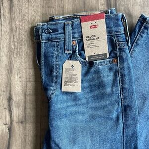 NWT Levi's Wedgie Straight Size 0 jeans